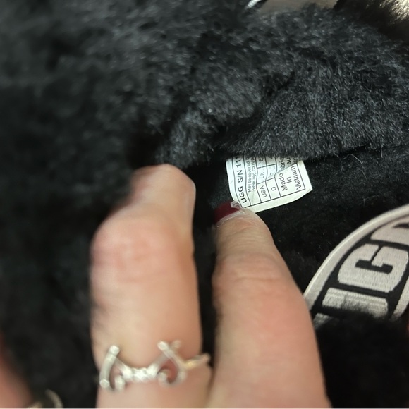 Like NEW Platform UGG Slides Size 9 - Picture 3 of 4